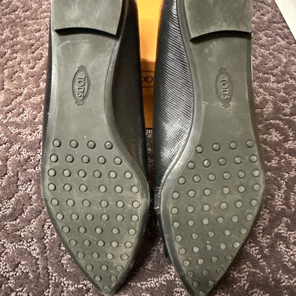 Tods Pointed Flat with Fringe and Buckle - Picture 3 of 3